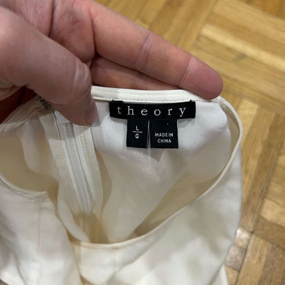 Theory silk top size large - Picture 3 of 4